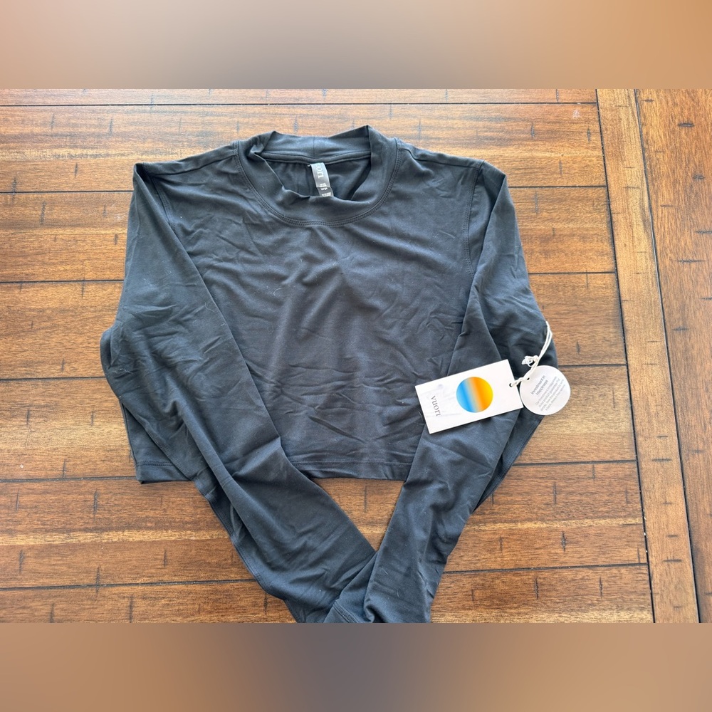 Vuori Lux Cropped Long Sleeve Tee Black Size L NWT - Picture 3 of 5